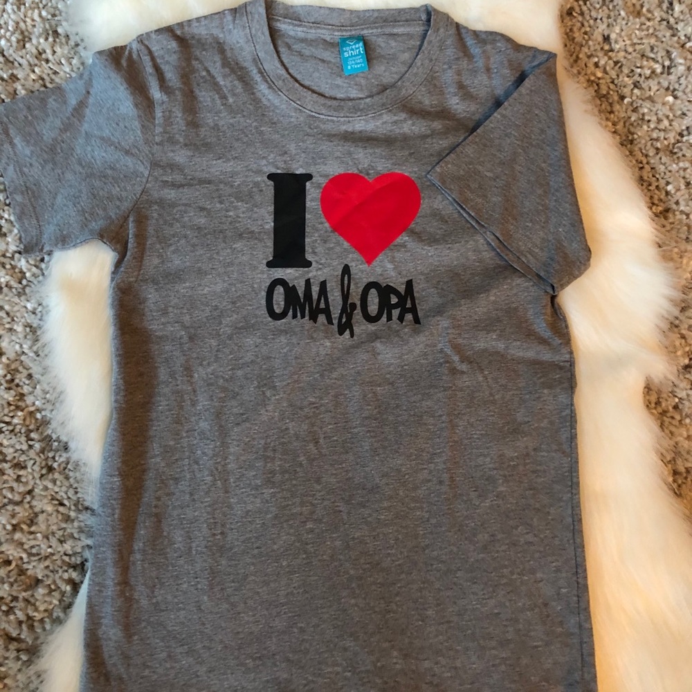 💜 NWOT Kid’s “I Love Oma & Opa”, dark gray